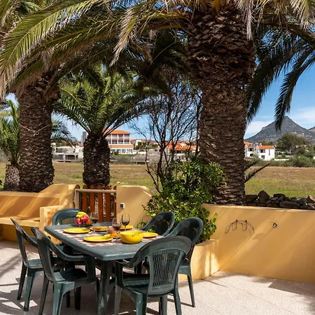 Casa Do Ribeiro Salgado By An Island بيت للعطل